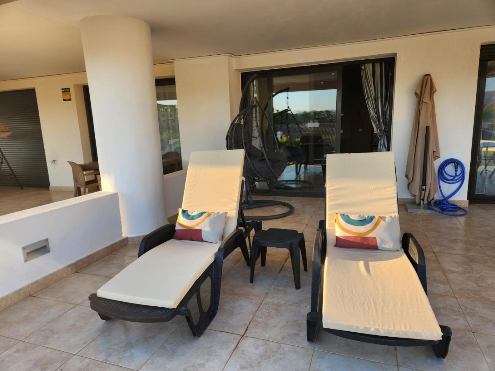 Bajo Con Vistas A La Piscina En Valle Del Este Golf Вера Екстериор снимка